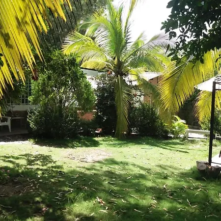 Cabana Santa Marta, Via Curval.